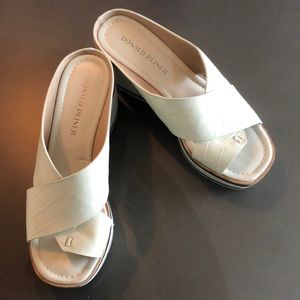 Donald Pliner Wedge size 7.5